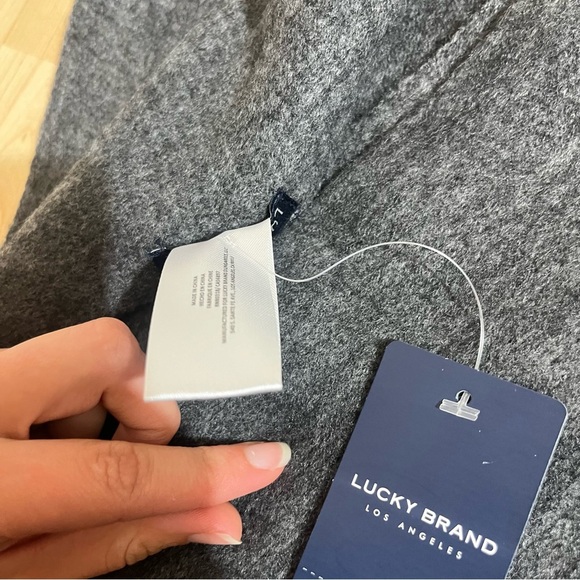 LUCKY BRAND Oversized Solid Knit Scarf Gray Fringe Detail 65” Plus Tassels NWT - Picture 4 of 4